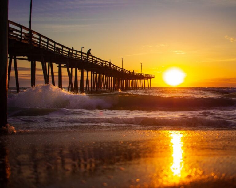 Many of us wonder what makes Hilton Head and the Outer Banks special. We'll look into what makes each place unique. This guide will help you choose the best spot for your next vacation.
