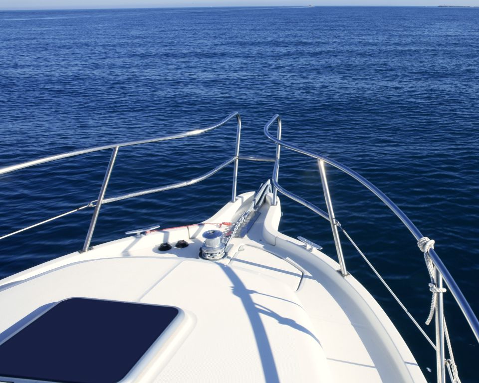 The public ferry service is a great choice for those on a budget. It offers many departures throughout the day. This makes it easy to find a time that works for you.