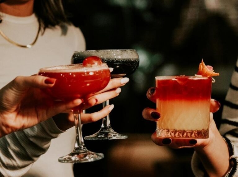 Top Spots for Cocktails & Late-Night Bites on Hilton Head